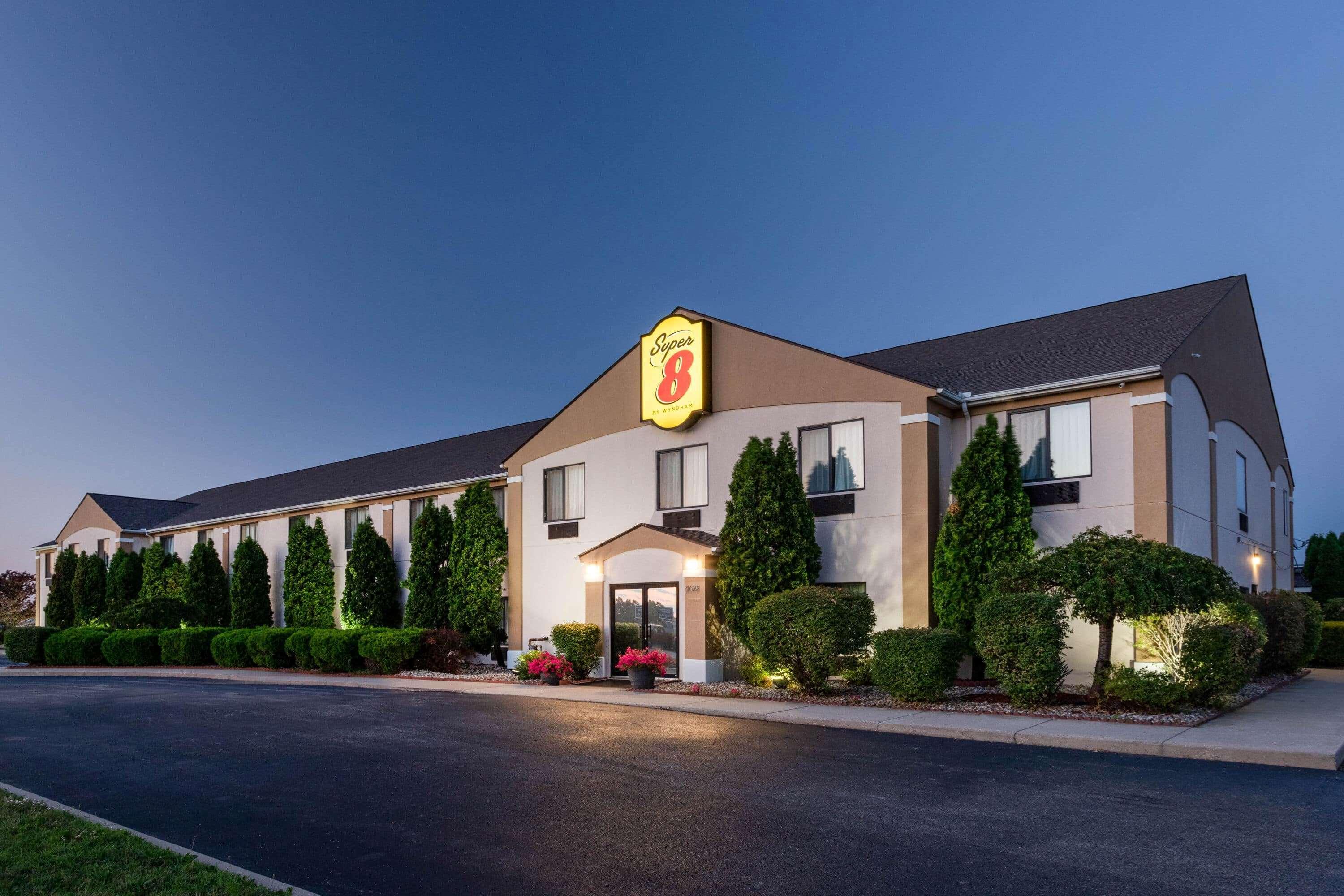 Super 8 By Wyndham Goshen Motel Exterior photo